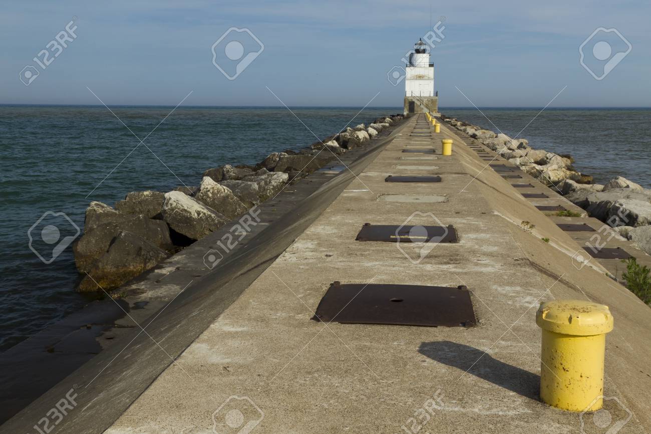 manitowoc pier lighthouse stock photo picture and royalty free manitowoc stock