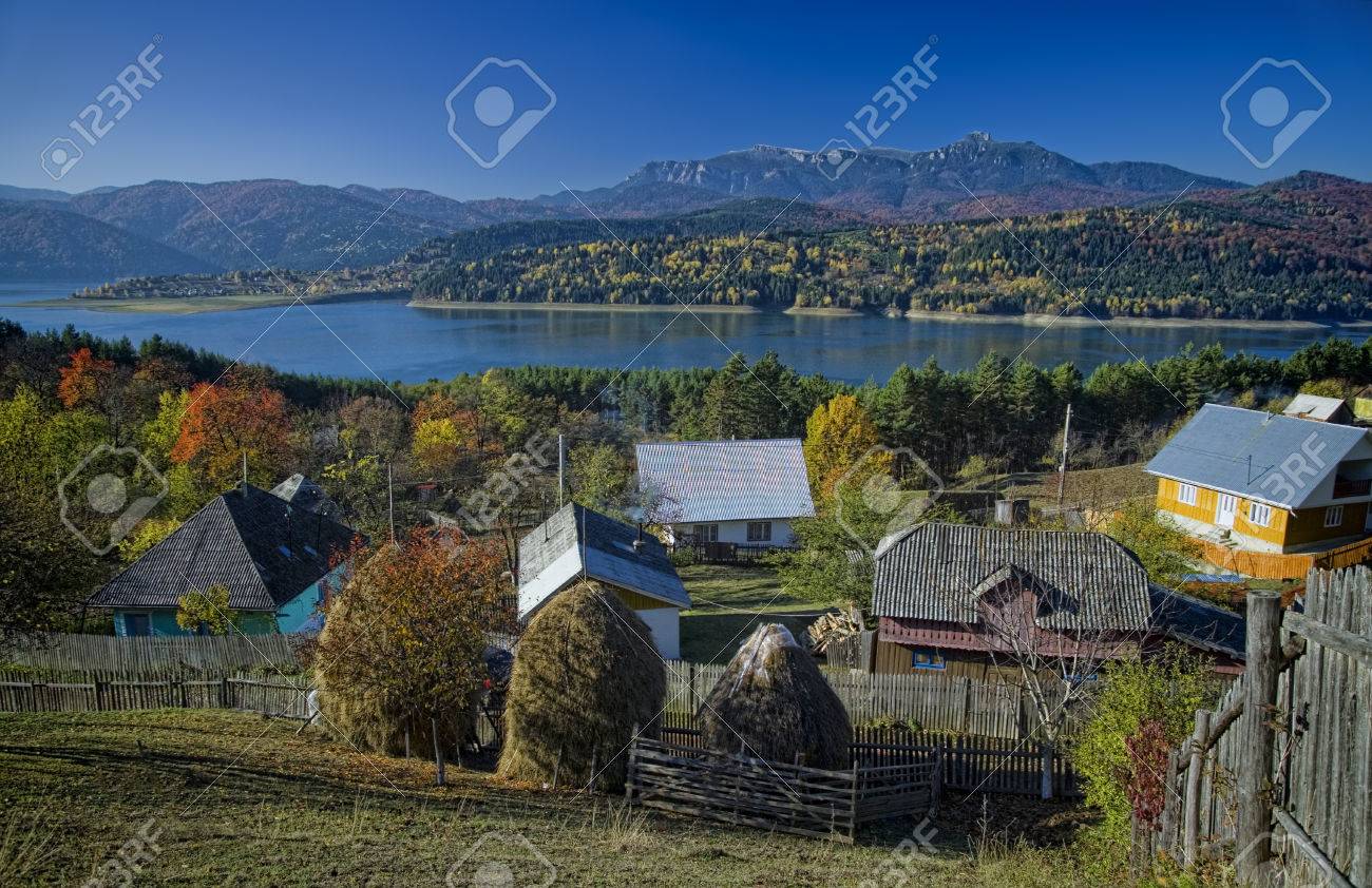 湖の秋山村の農村風景 の写真素材 画像素材 Image 湖の秋山村の農村風景 の写真素材 画像素材 Image