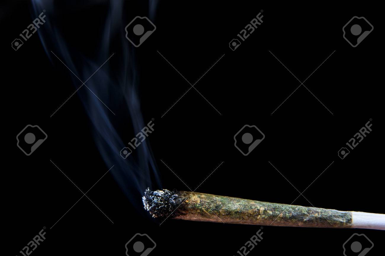 Smoking marijuana and eating cannabis gummies both linked to dangerous  health risk, study finds, image size:1300x866