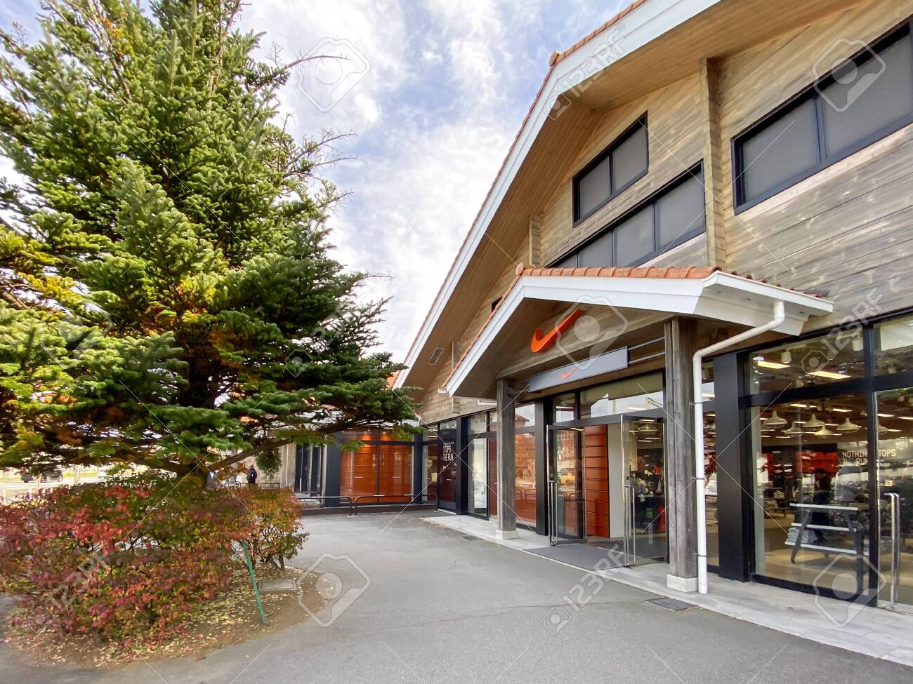 nike outlet on the plaza