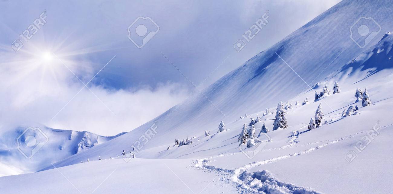 雪山のパノラマ 吹雪 の写真素材 画像素材 Image