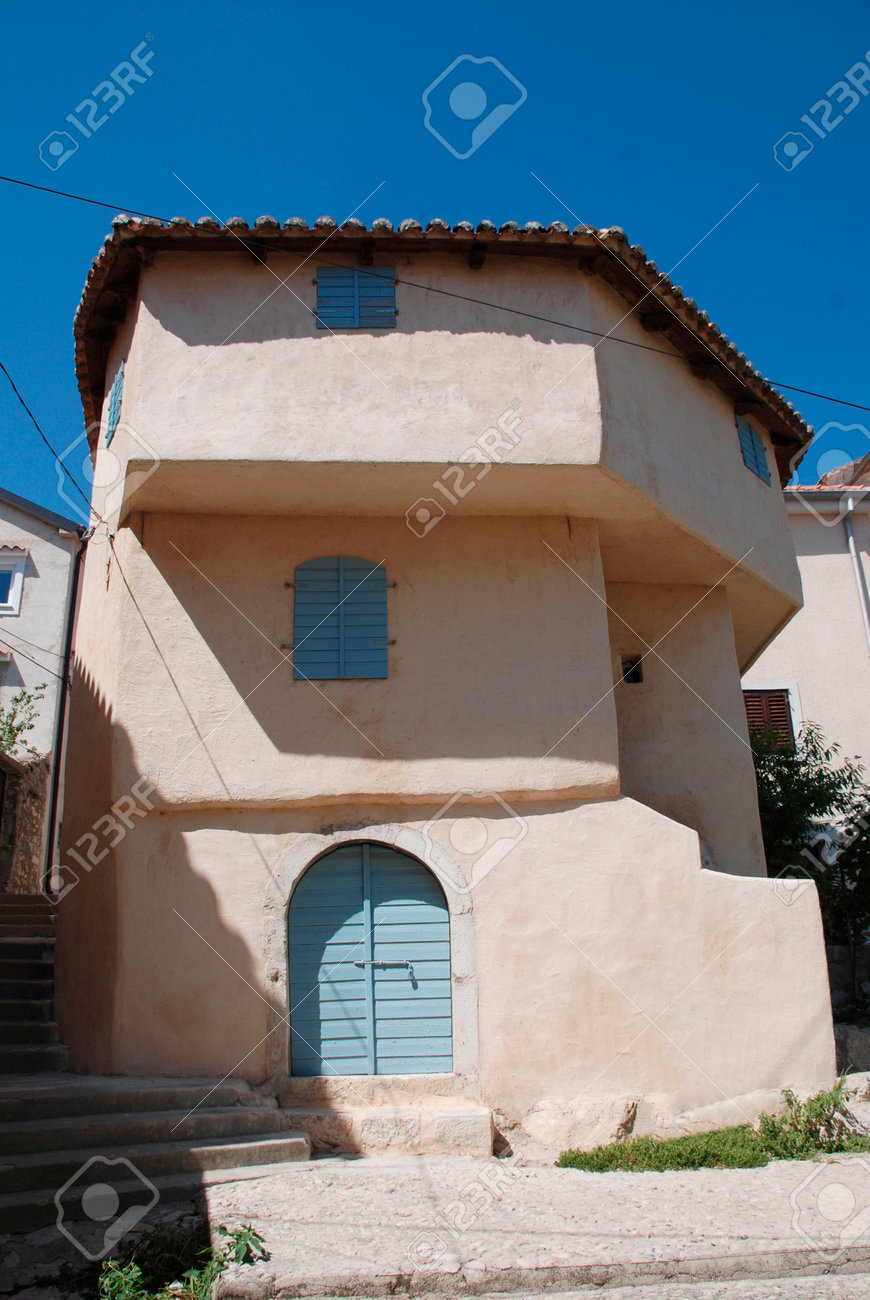 バカールで西部のクロアチアな沿岸の町の歴史的なトルコの家 この建物の元の日付は不明ですが 現在の外観にさかのぼる 17 世紀の拡張 の写真素材 画像素材 Image