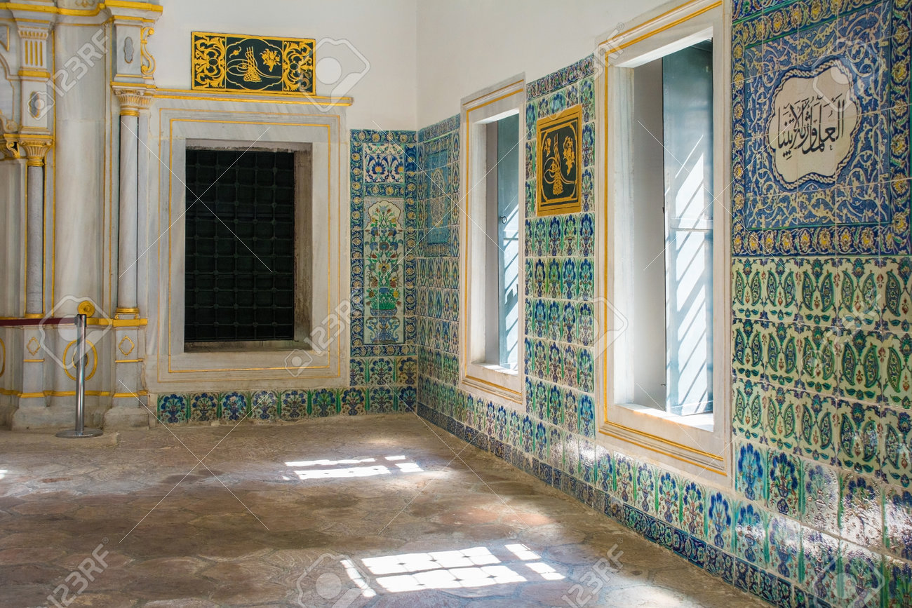 新品★トルコ語 トプカプ宮殿ハレムの装飾タイル 17世紀 イズニク 大型本 トルコ語 トプカプ宮殿ハレムの装飾タイル 17世紀 イズニク 大型本