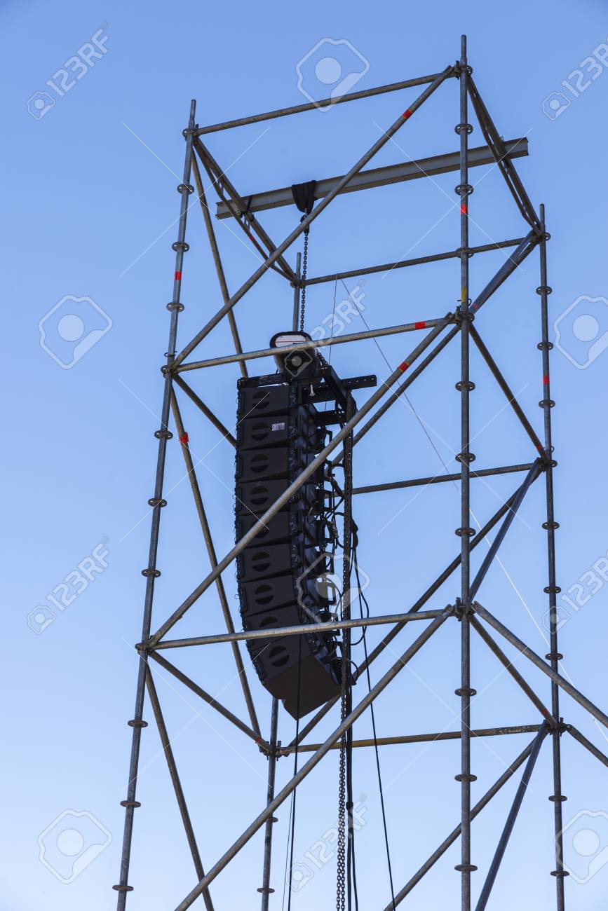 outdoor stage speakers