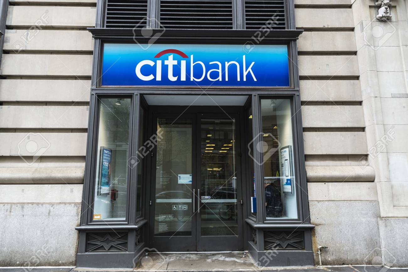 뉴욕시 미국 2018년 7월 25일 미국 뉴욕 거리에 있는 씨티은행 은행 지점의 외관 로열티 무료 사진, 그림, 이미지 그리고  스톡포토그래피. Image 125988711