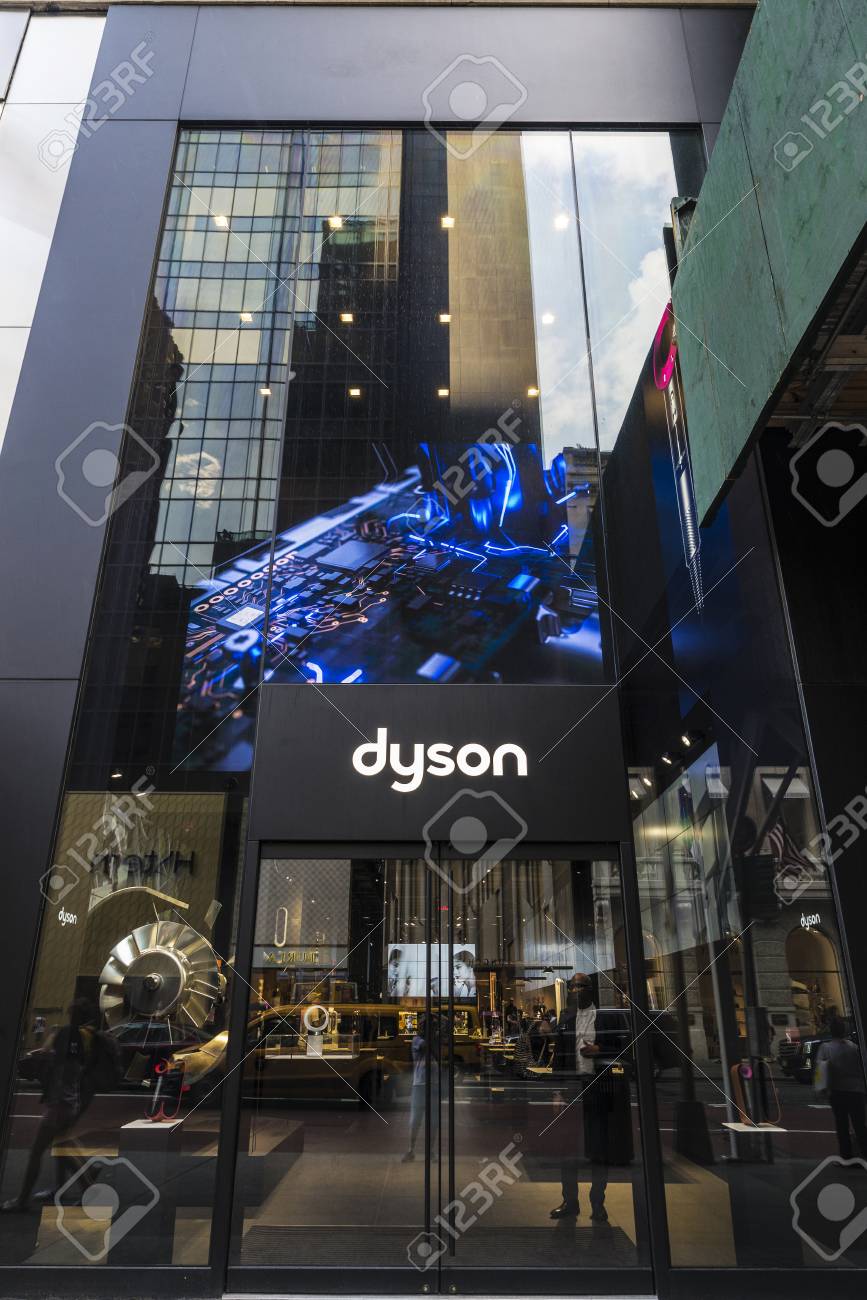 New York City Usa July 28 18 Dyson Store Brand Specialized Stock Photo Picture And Royalty Free Image Image
