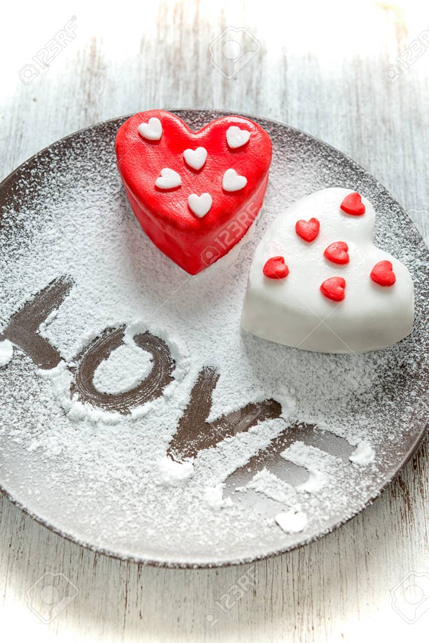 Coeur Gateau En Forme De Coupe Pour Saint Valentin Banque D Images Et Photos Libres De Droits Image Coeur Gateau En Forme De Coupe Pour Saint Valentin Banque D Images Et Photos Libres De Droits Image