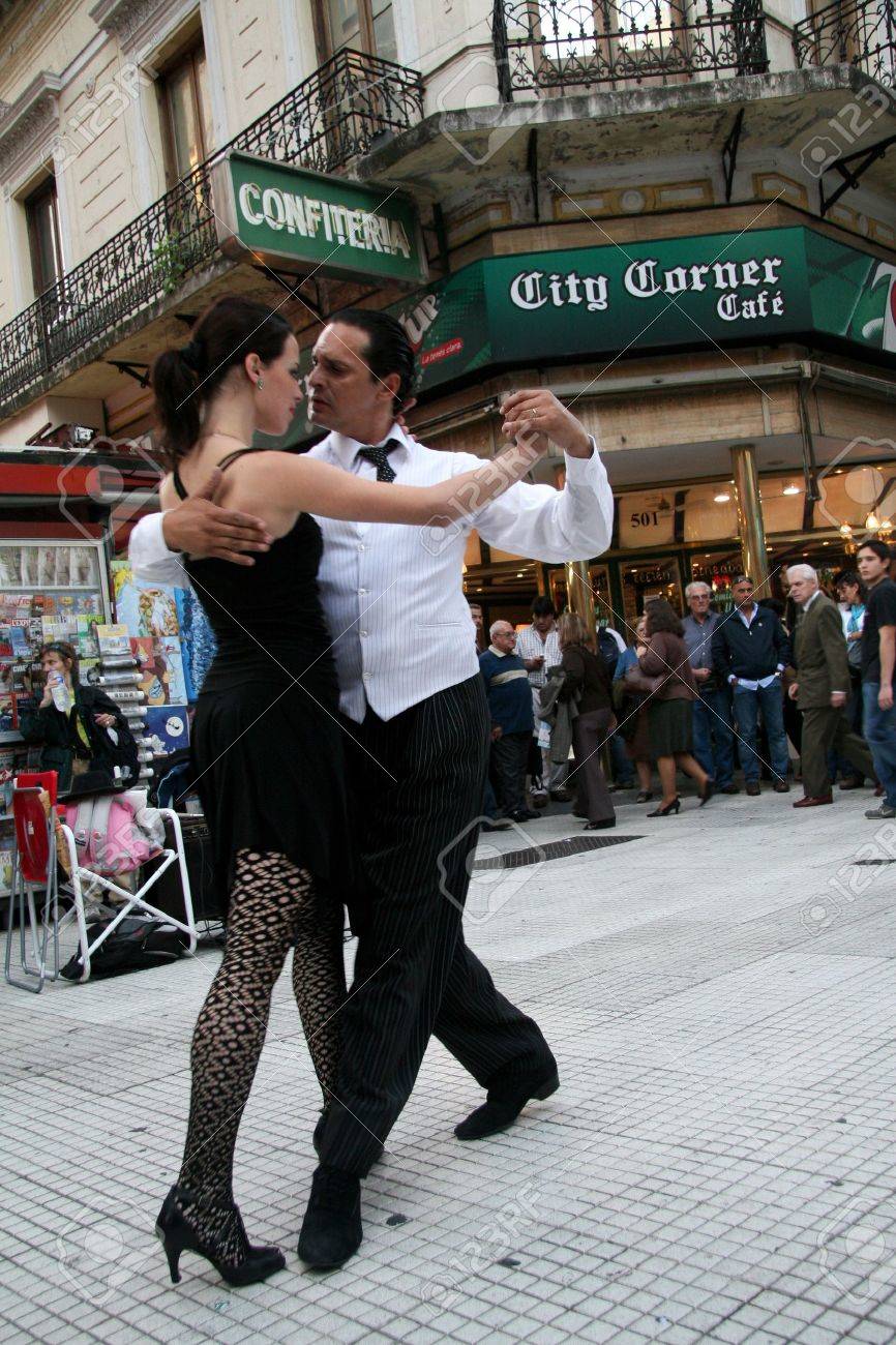 Buenos Aires, Argentina - May 14, 2008: Couple dancing Tango on the Florida street in Buenos Aires - 6884439 Buenos Aires, Argentina - May 14, 2008: Couple dancing Tango on the Florida street in Buenos Aires - 6884439