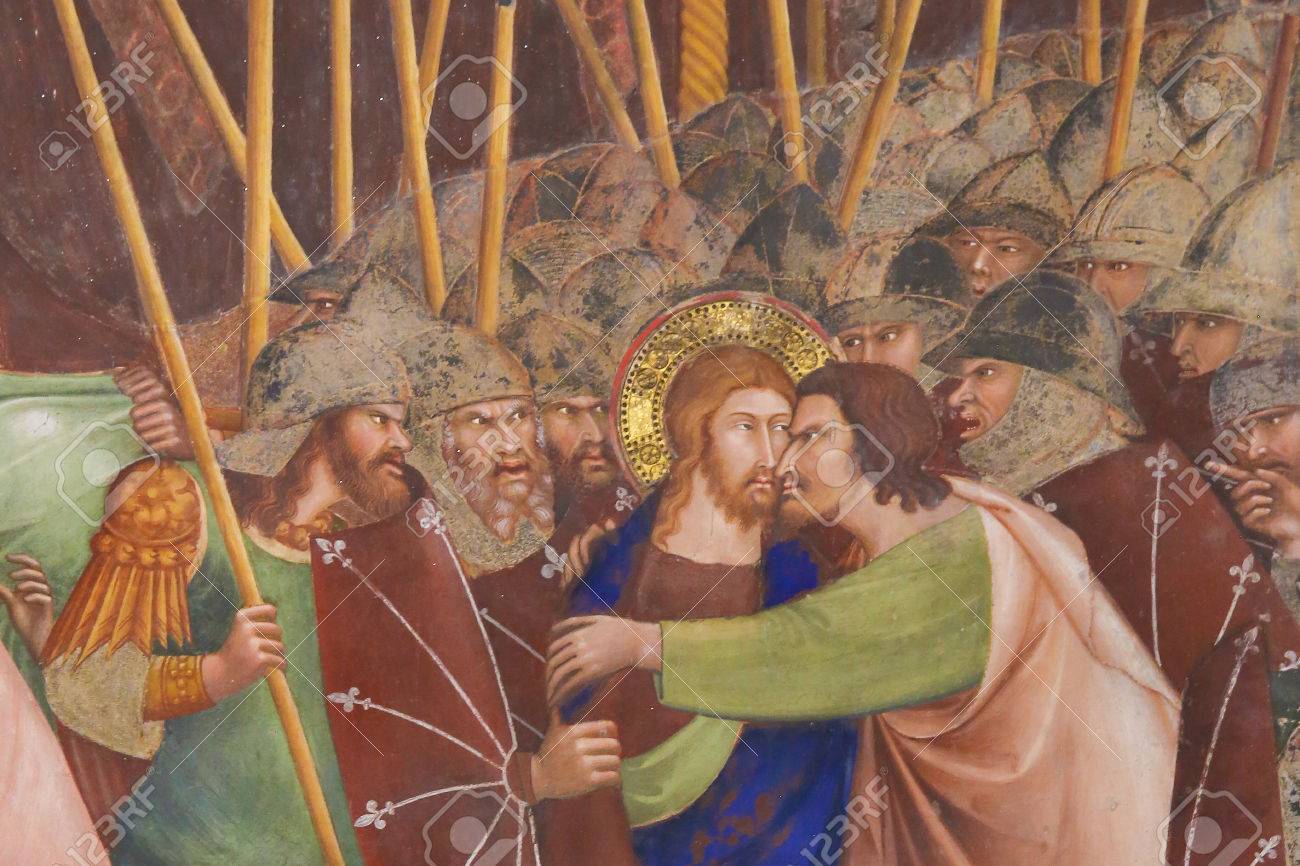 ユダは イエスを裏切るキスで 14 世紀 イタリアのサン ジミニャーノのジミニャーノ参事会教会のフレスコ画 の写真素材 画像素材 Image