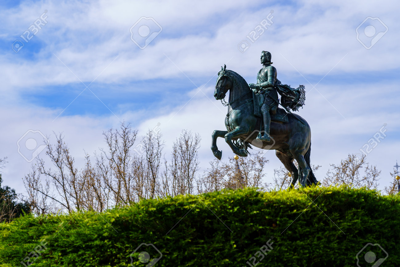 馬に乗ったスペインの騎士の彫刻の置物 馬に乗ったスペインの騎士の彫刻の置物
