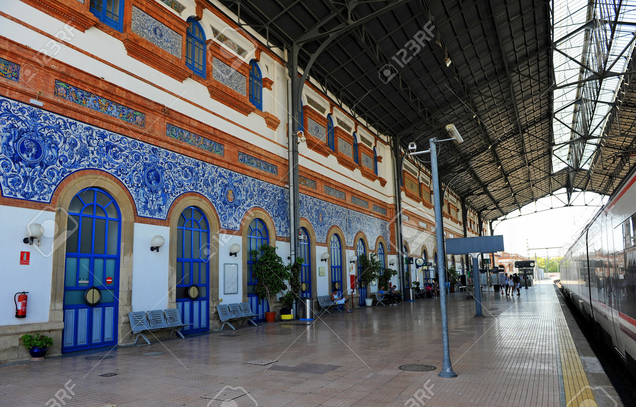 ヘレス デ ラ フロンテーラ アンダルシア スペイン カディス県の鉄道駅 の写真素材 画像素材 Image ヘレス デ ラ フロンテーラ アンダルシア スペイン カディス県の鉄道駅 の写真素材 画像素材 Image