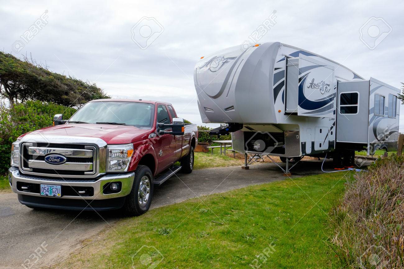 フォード キャンピングトラック Ford F-100 キャンピングトレーラー