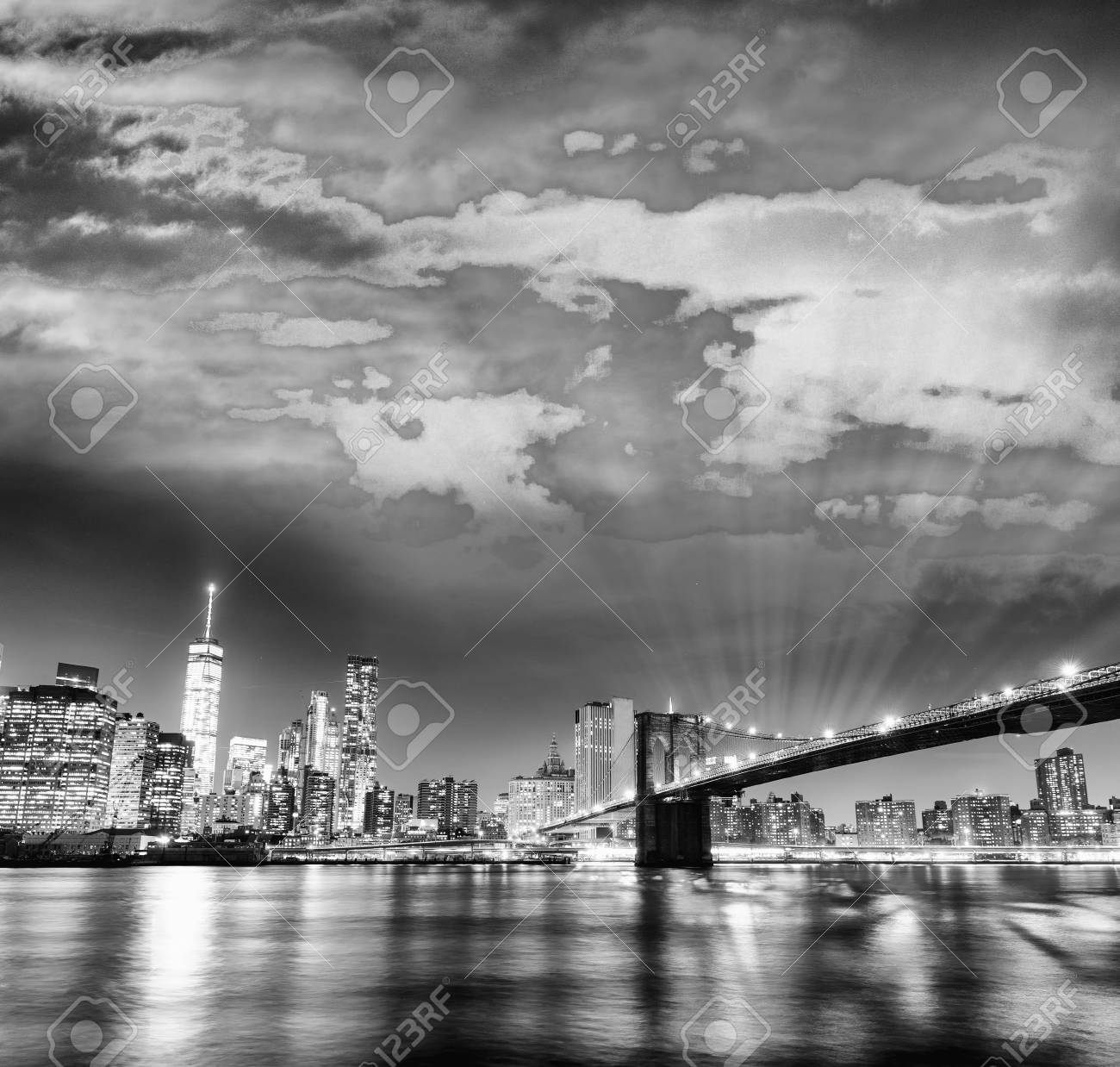 黒と白のマンハッタンとブルックリン ニューヨーク市のブルックリン ブリッジの夜景 の写真素材 画像素材 Image