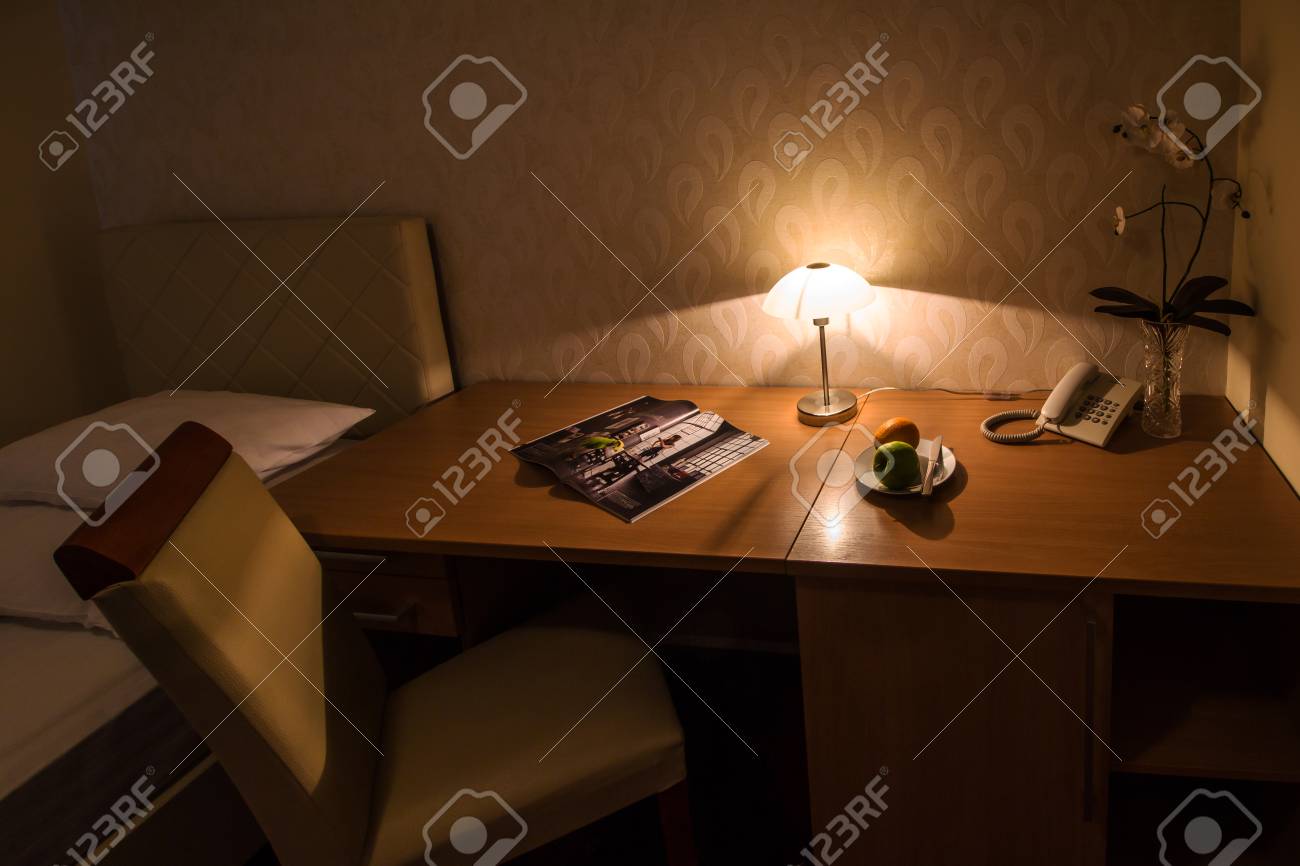hotel bedside lamps