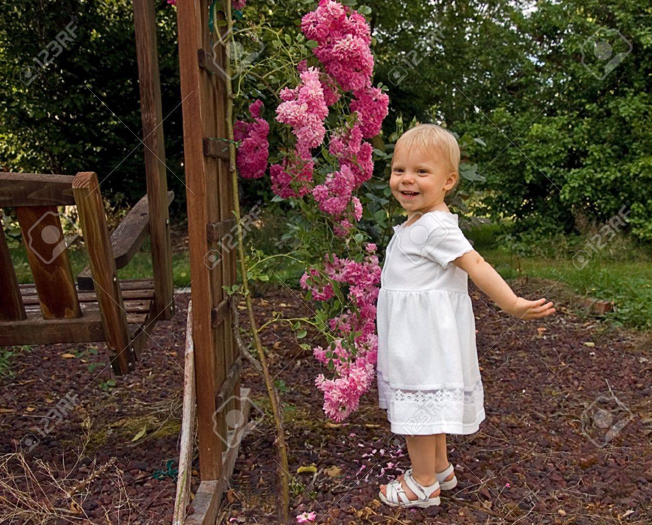 little girl white dress sandals