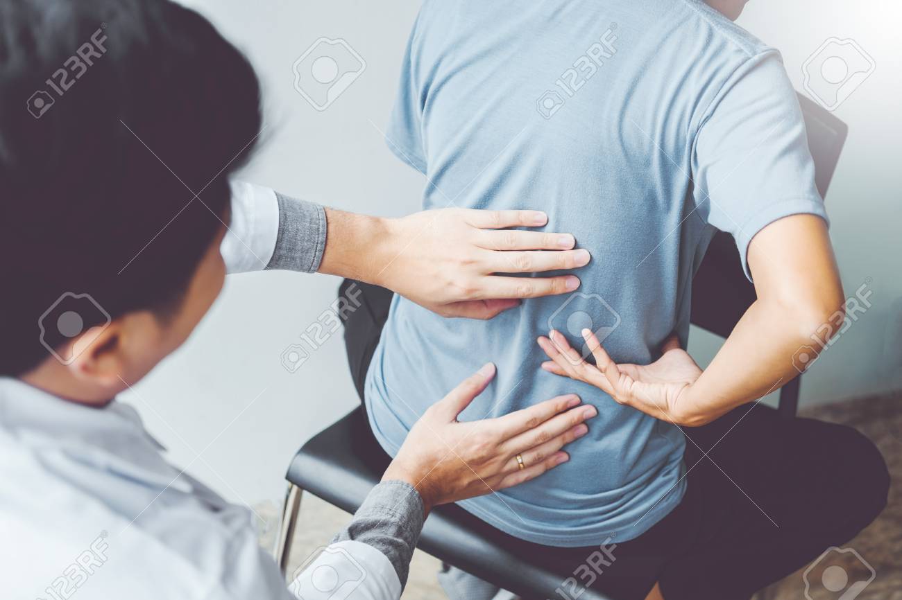 Doctor consulting with patient Back problems Physical therapy concept - 112147220 Doctor consulting with patient Back problems Physical therapy concept - 112147220
