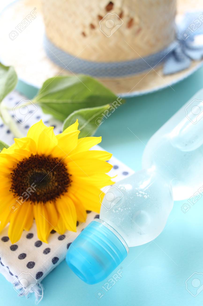 ひまわりとソーダを飲む夏イメージ の写真素材 画像素材 Image ひまわりとソーダを飲む夏イメージ の写真素材 画像素材 Image