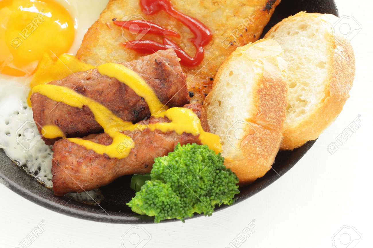 hashed brown and sausage with sunny side up fried egg for gourmet breakfast - 169245900 hashed brown and sausage with sunny side up fried egg for gourmet breakfast - 169245900
