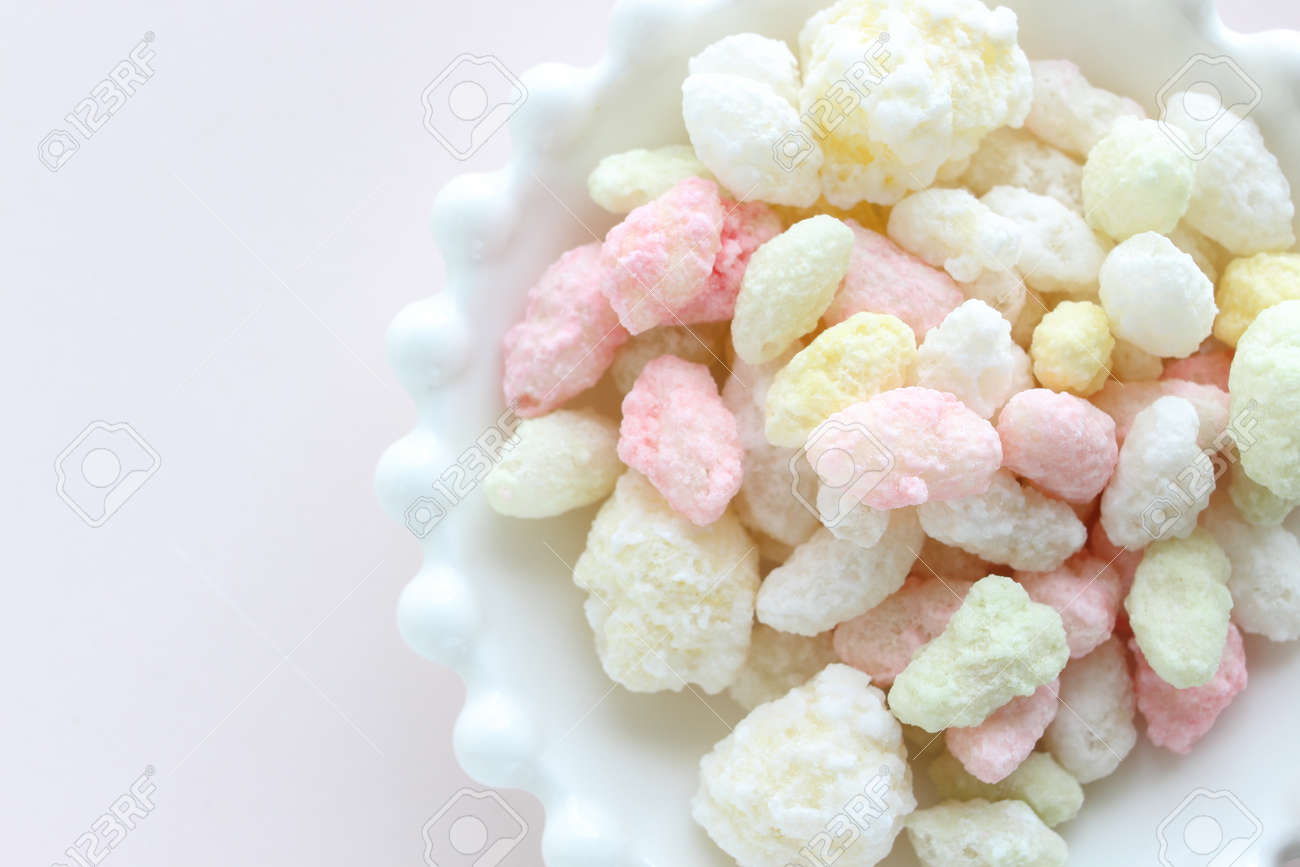 Japanese confectionery, pastel color rice cracker for Hinamatsuri holiday food - 168798303 Japanese confectionery, pastel color rice cracker for Hinamatsuri holiday food - 168798303