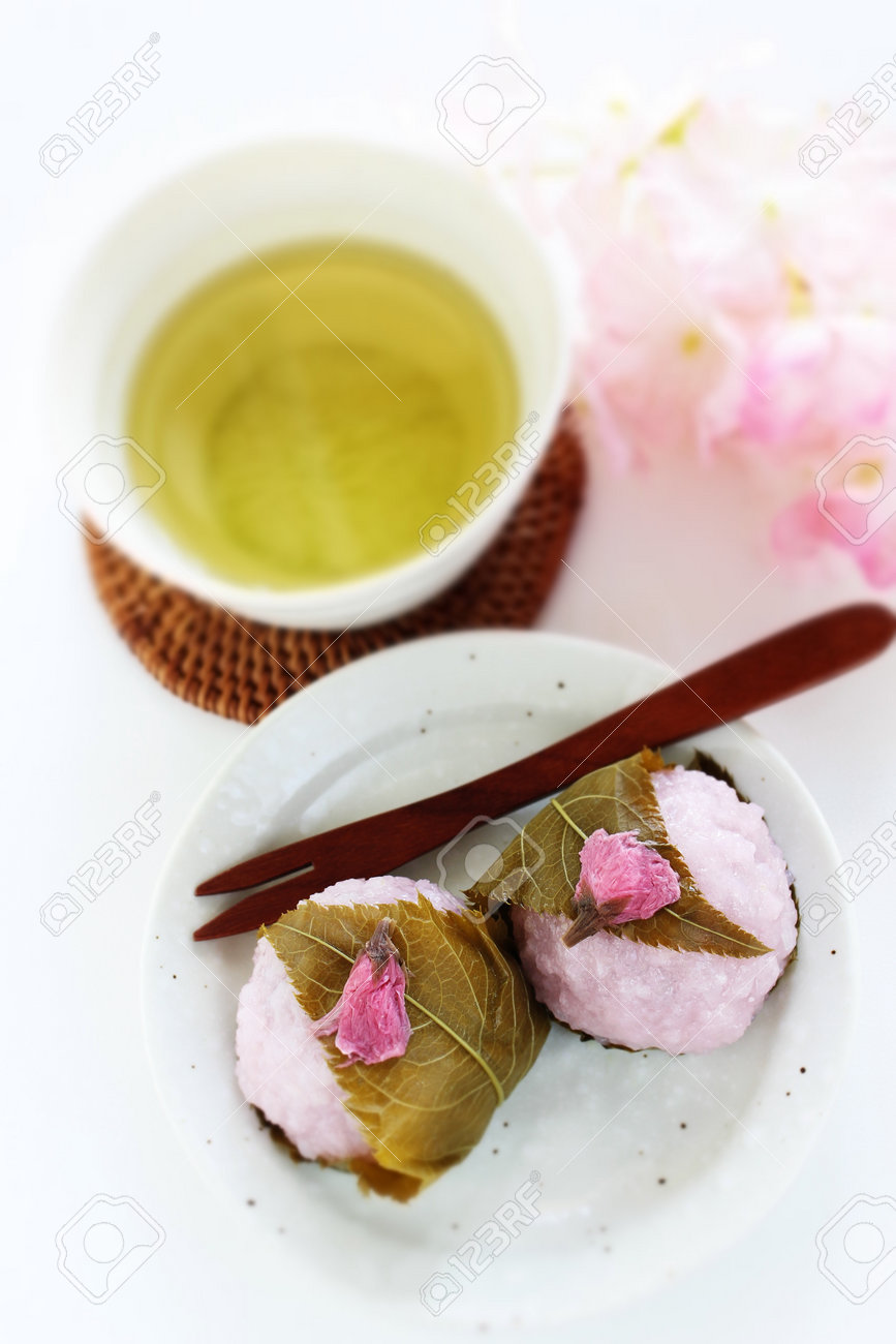 Japanese confectionery, cherry blossom sticky rice cake - 168373141 Japanese confectionery, cherry blossom sticky rice cake - 168373141