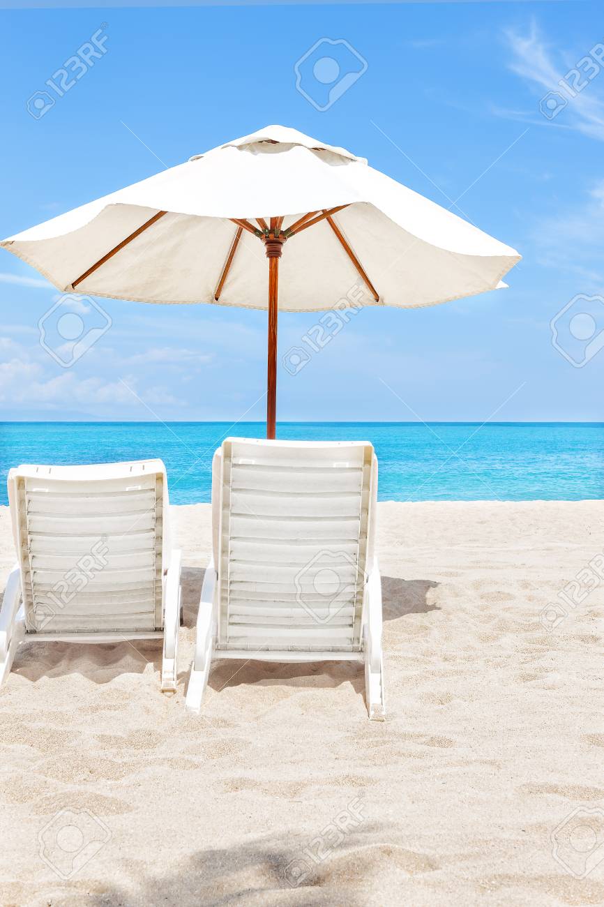 шезлонг зонт на пляже