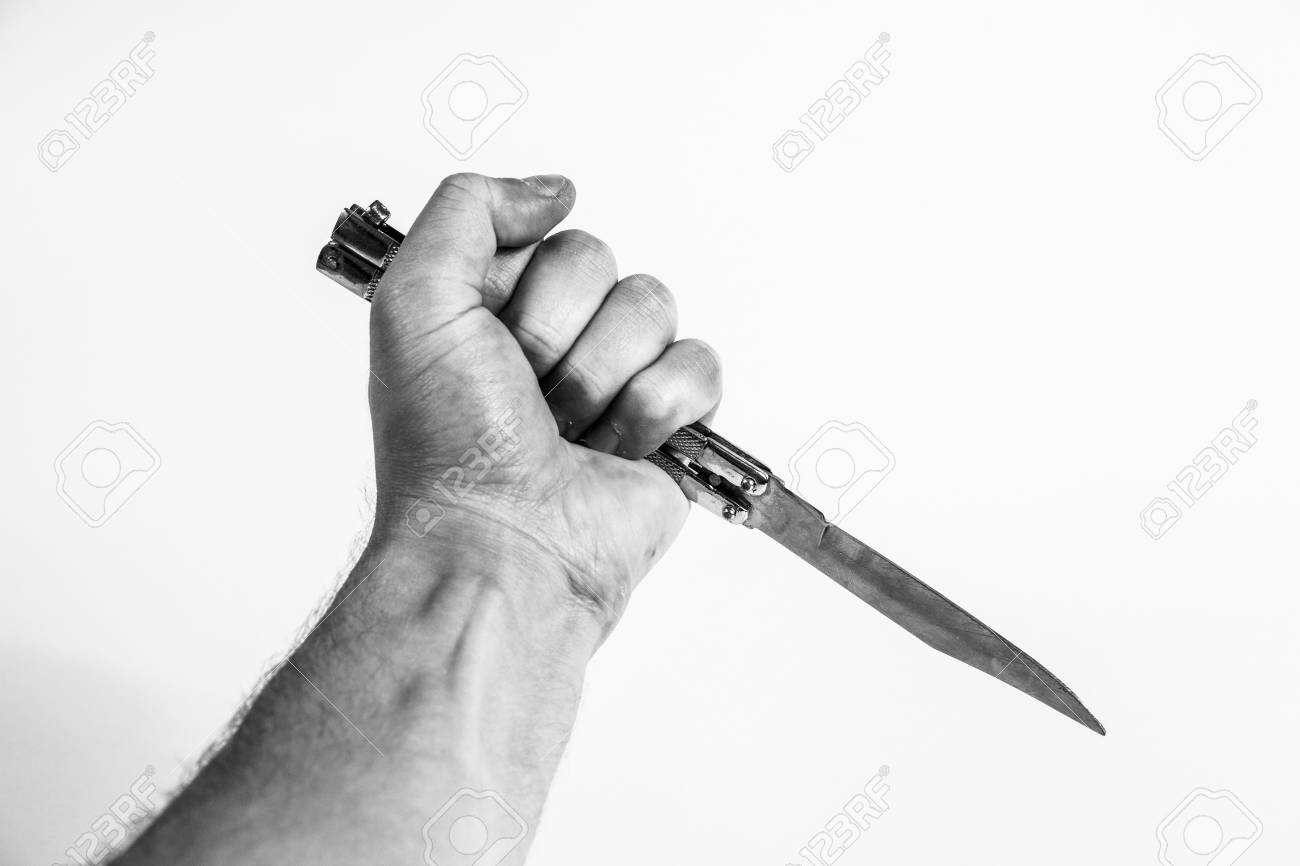 白い背景の上の彼の手でナイフで殺人者は犠牲者を殺す の写真素材 画像素材 Image 白い背景の上の彼の手でナイフで殺人者は犠牲者を殺す の写真素材 画像素材 Image