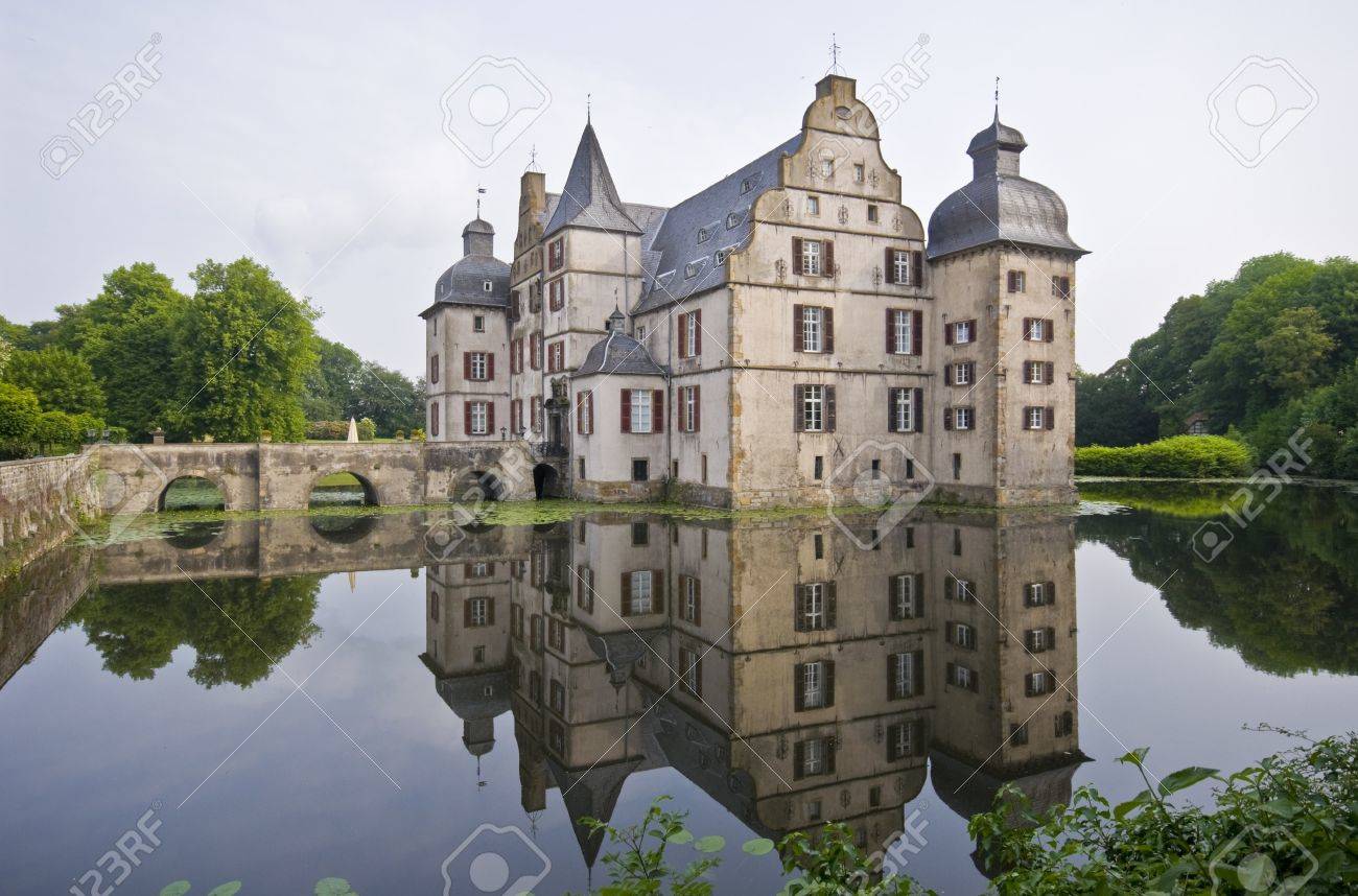 Old Moated Castle Haus Bodelschwingh In Dortmund Stock Photo