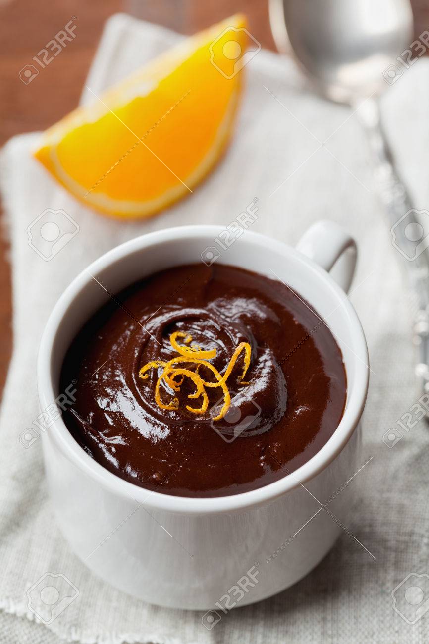 Delicieux Dessert A Partir De Mousse Au Chocolat Noir Avec Une