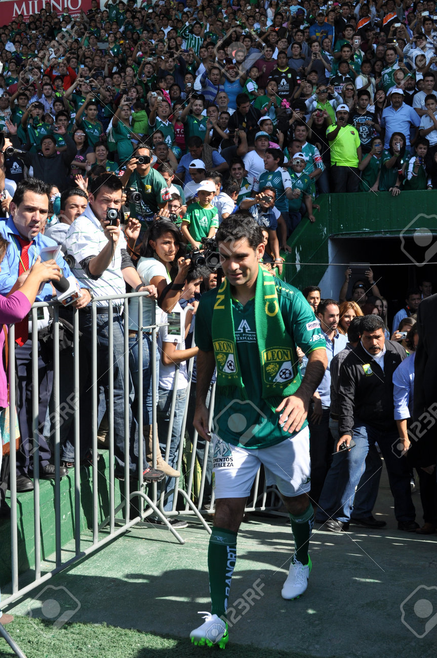 レオン グアナフアト メキシコ 12 月 14 日 Rafael マルケス正式発表クラブ レオンの新しいプレーヤー 12 年 12 月 14 日エスタディオ レオンでの記者会見とファンのためにイベントを実施しました の写真素材 画像素材 Image