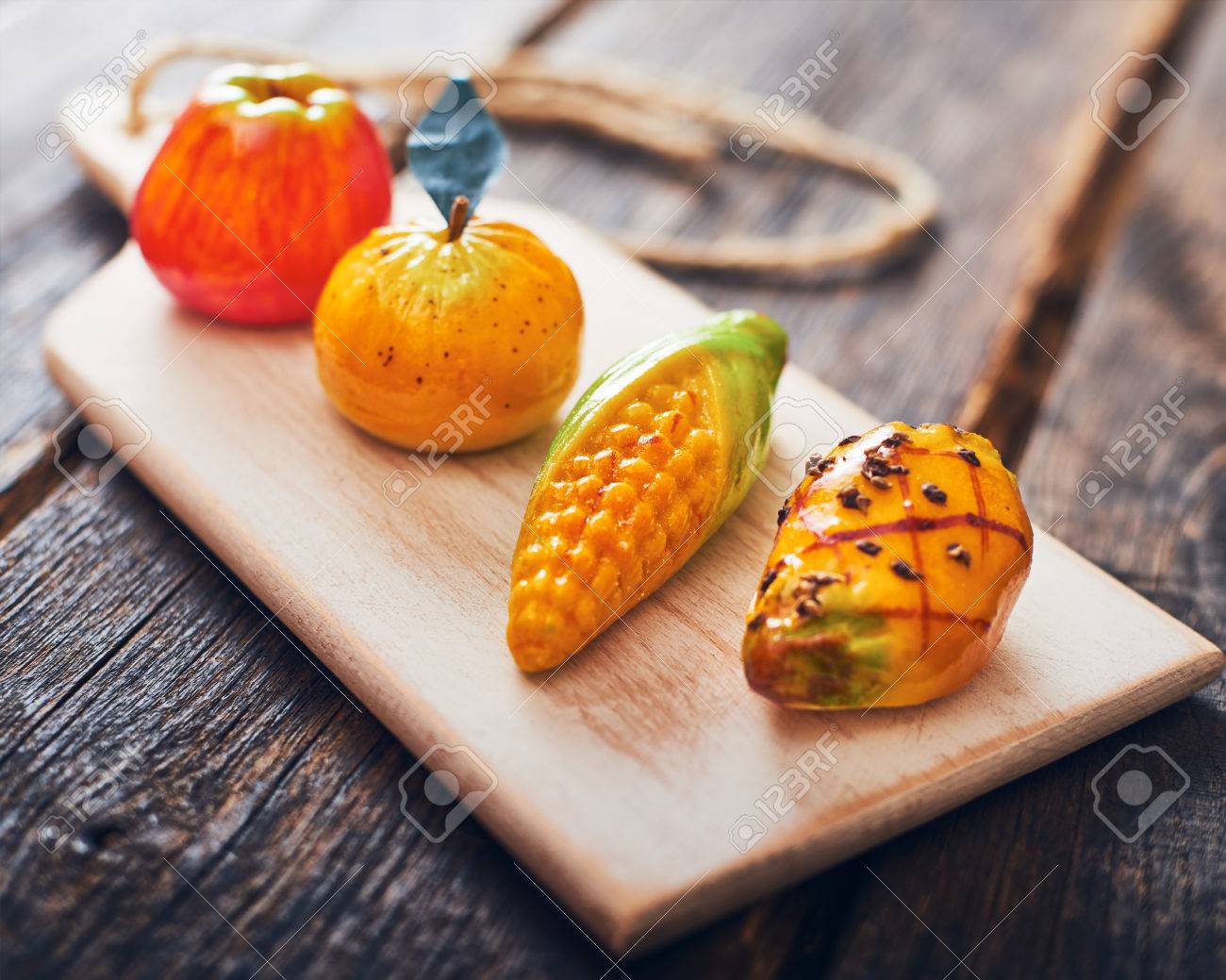 Typische Sizilianische Geback Marzipanfruchte Frutta Di Martorana Lizenzfreie Fotos Bilder Und Stock Fotografie Image 67950480