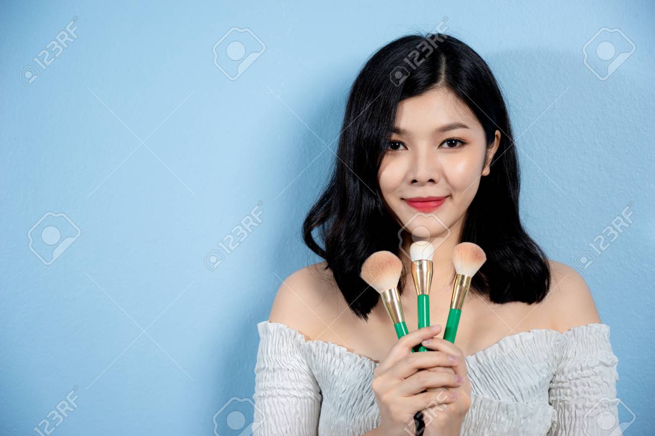 Beauty And Cosmetic Concept Beauty Asian Woman And Makeup Brush