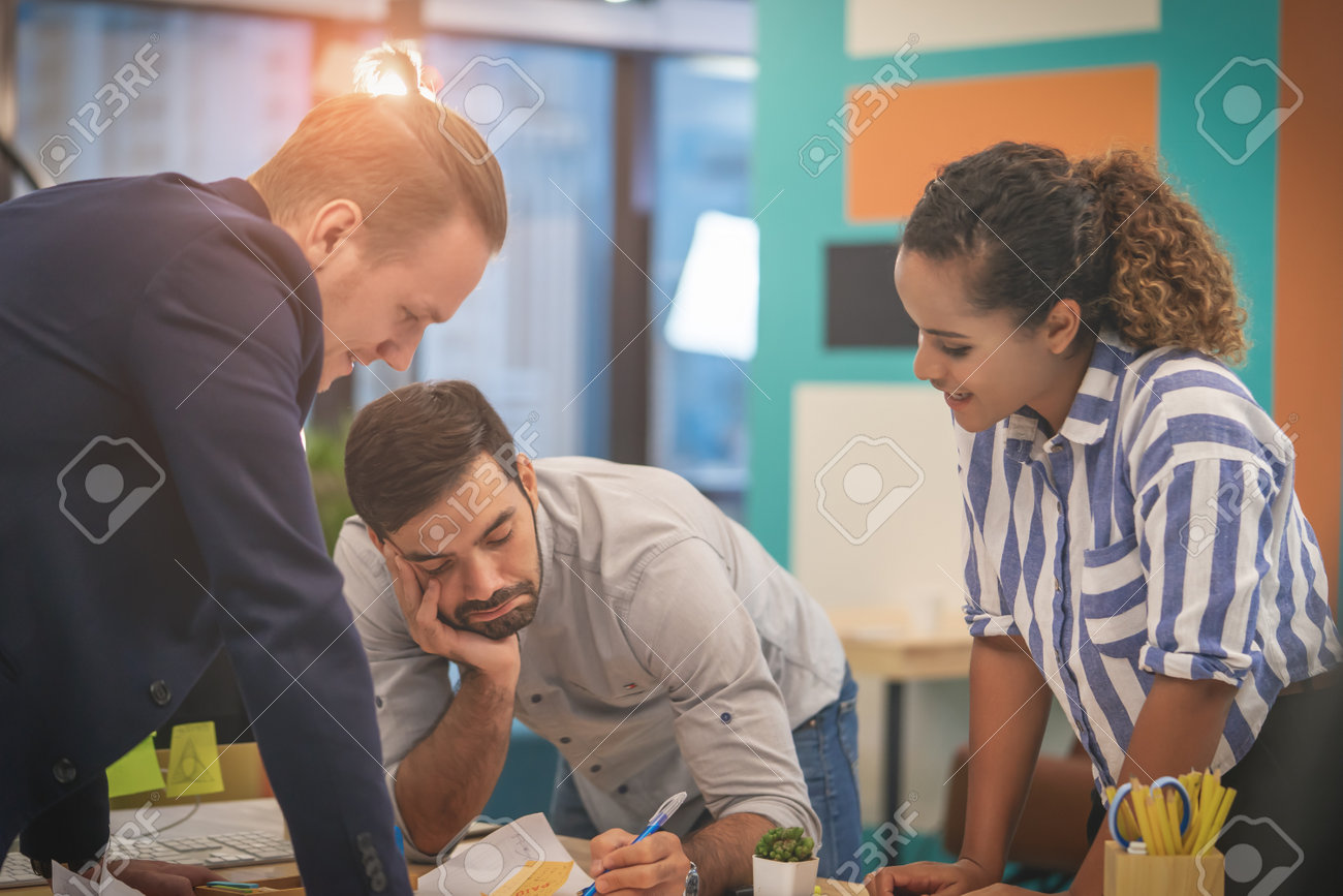 Emprendedores intercambiando ideas