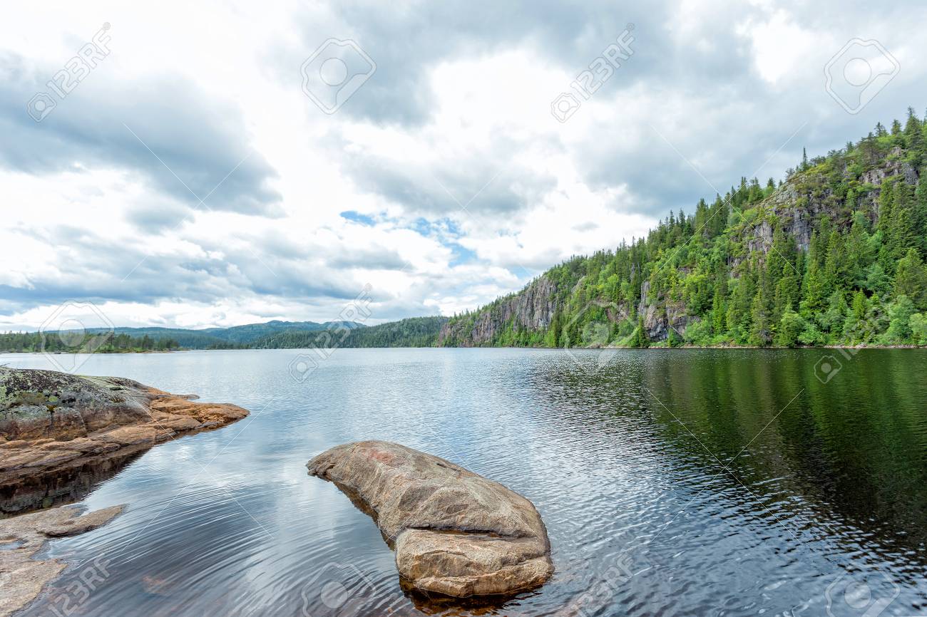Norvege Paysage Magnifique Avec Lac Et Montagne Banque D Images Et Photos Libres De Droits Image Norvege Paysage Magnifique Avec Lac Et Montagne Banque D Images Et Photos Libres De Droits Image