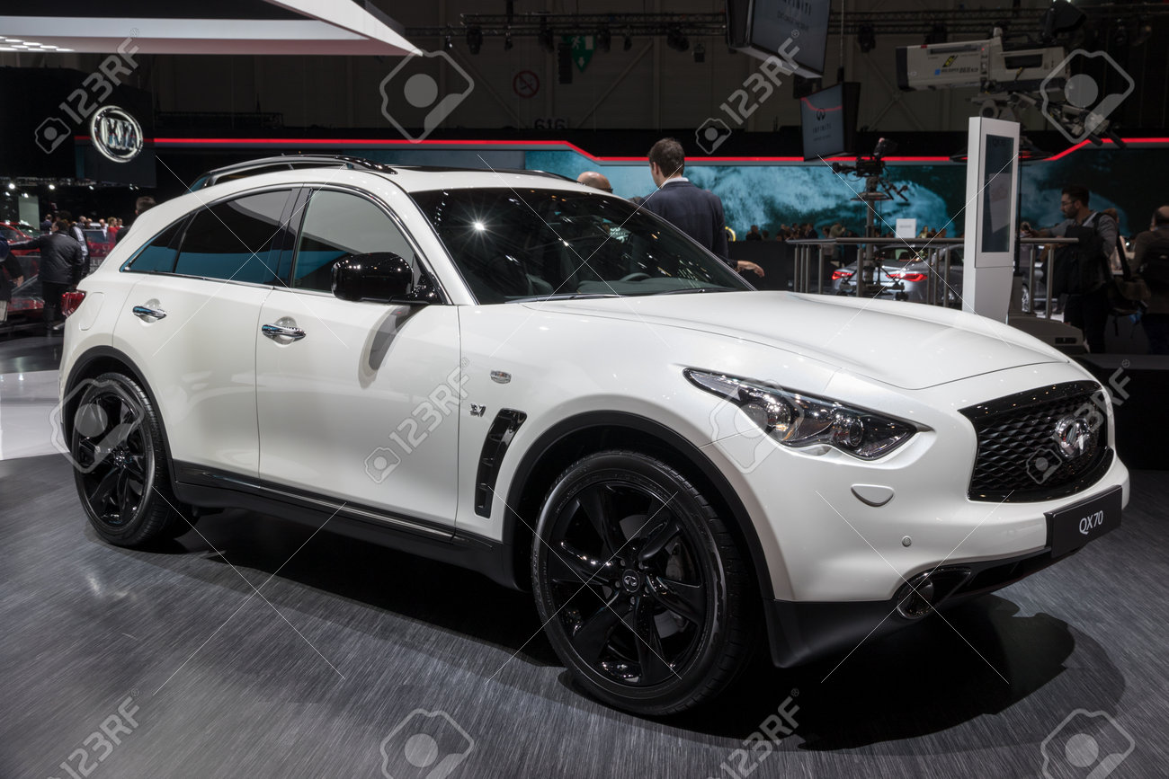ジュネーブ スイス 17 年 3 月 7 日 インフィニティ Qx70 クロス オーバー Suv 車 87 ジュネーブ国際モーター ショーで発表します の写真素材 画像素材 Image