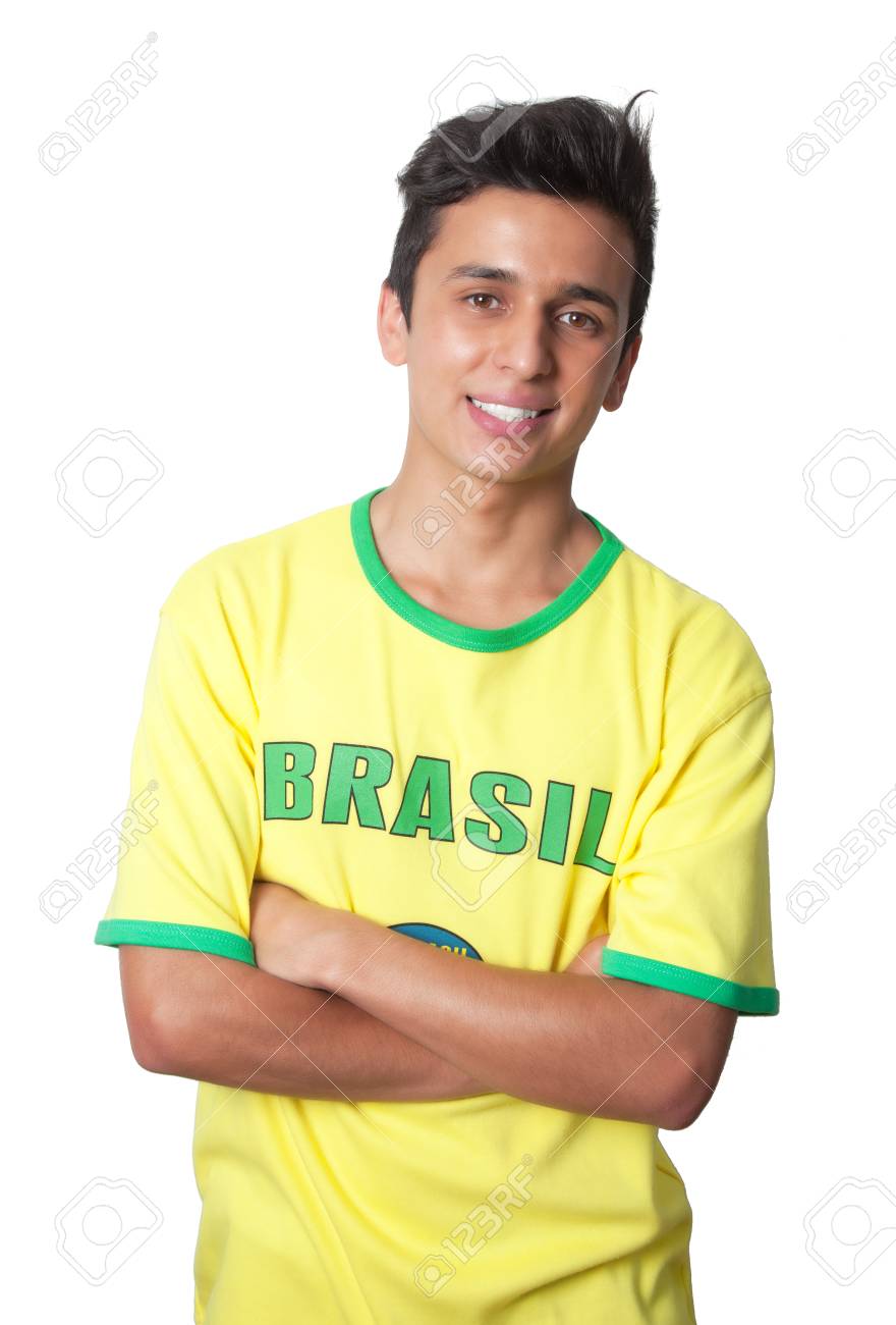 ブラジル ジャージ立っている組んだ腕で魅力的な男 の写真素材 画像素材 Image