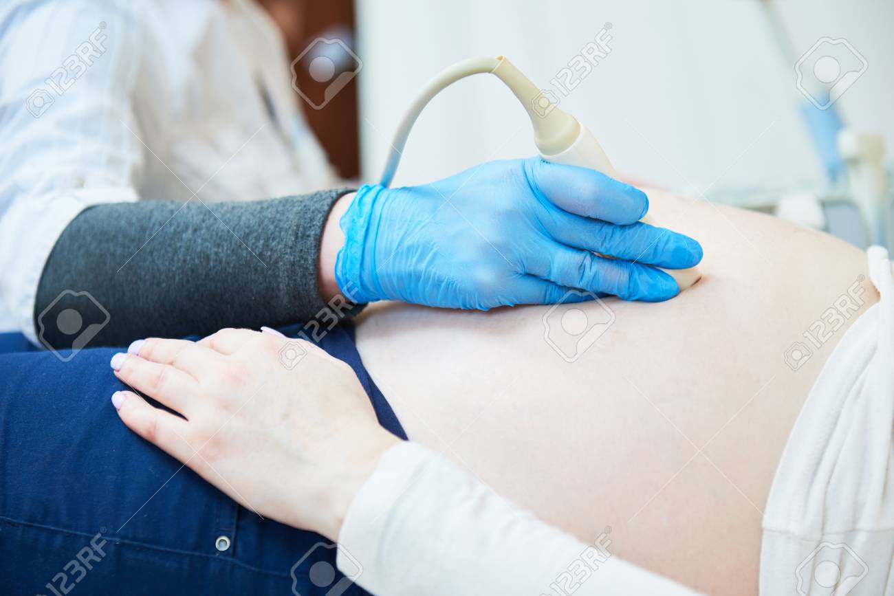Ultraschall Test Schwangerschaft Gynakologe Fotalen Lebens Mit Scanner Uberprufen Lizenzfreie Fotos Bilder Und Stock Fotografie Image
