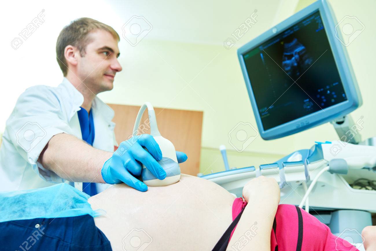 Ultraschall Test Schwangerschaft Gynakologe Fotalen Lebens Mit Scanner Uberprufen Lizenzfreie Fotos Bilder Und Stock Fotografie Image