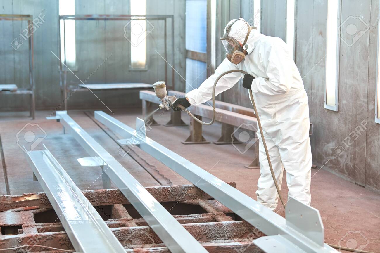 industrial painter in chamber painting metal detail - 132919557 industrial painter in chamber painting metal detail - 132919557