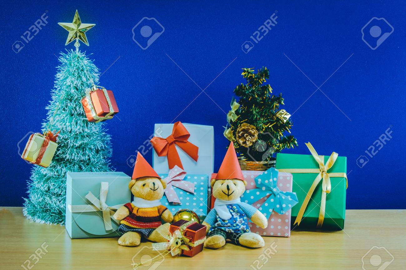 メリー クリスマスと幸せな新年の夜の光でクリスマスを飾る飾り