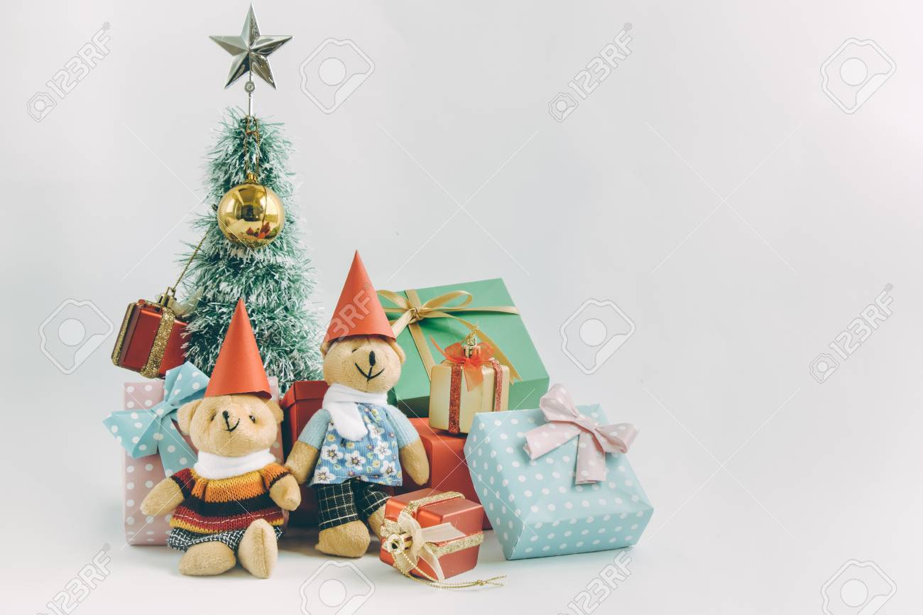 メリー クリスマスと幸せな新年の夜の光でクリスマスを飾る素敵な