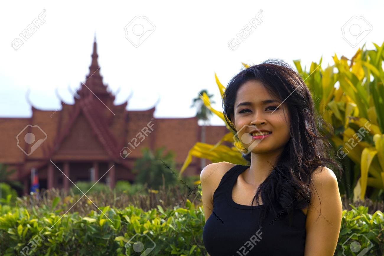 草 国立博物館 プノンペン カンボジアの魅力的なアジアの女の子 の写真素材 画像素材 Image 草 国立博物館 プノンペン カンボジアの魅力的なアジアの女の子 の写真素材 画像素材 Image