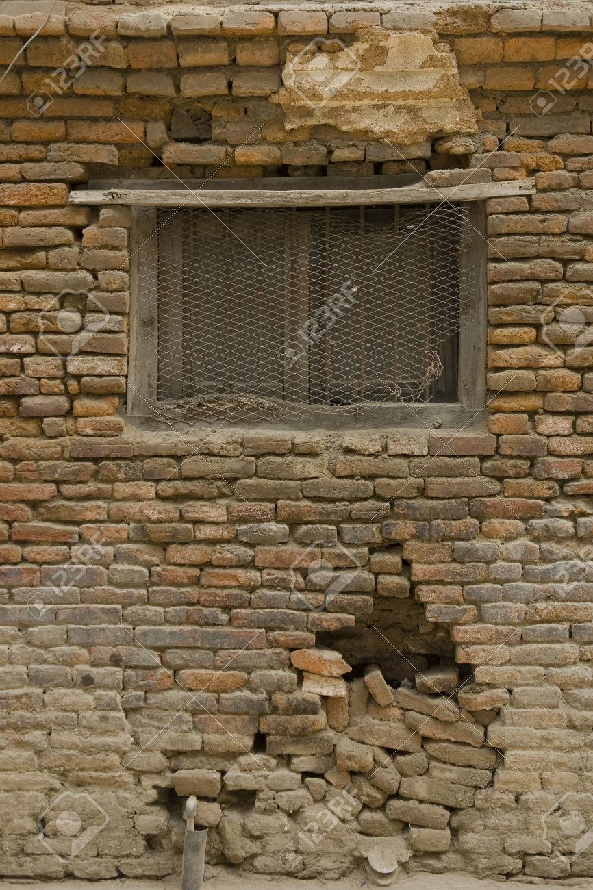 テクスチャ 古い石レンガの古いひび テクスチャ バック グラウンド ウィンドウの壁 の写真素材 画像素材 Image