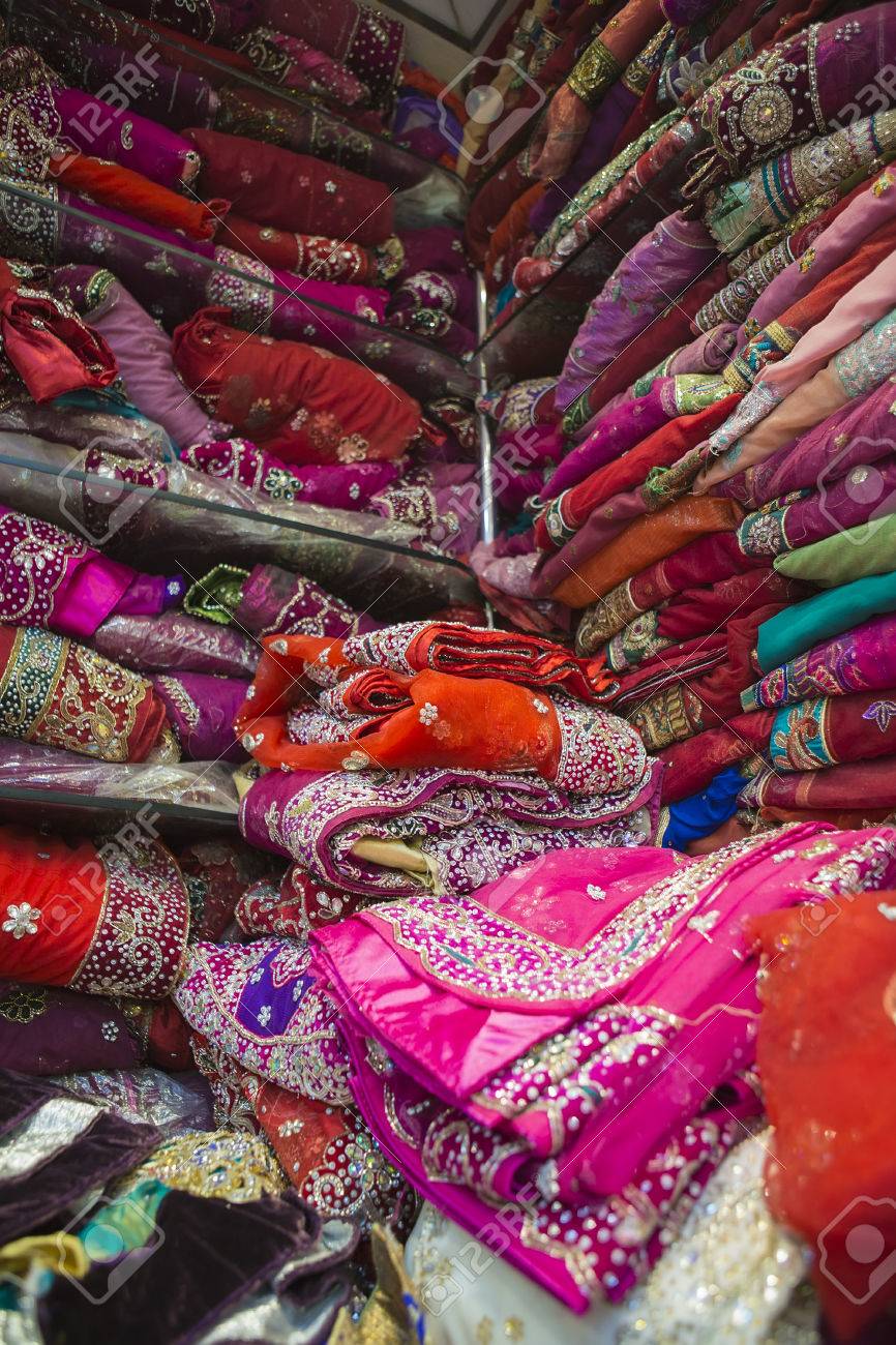 サンキャッチャー♡ハンドメイド「Swarovski✧︎バイオレット♡」 透かし蝶の雫サンキャッチャー /スワロフスキー/ | iichi 日々の暮らし