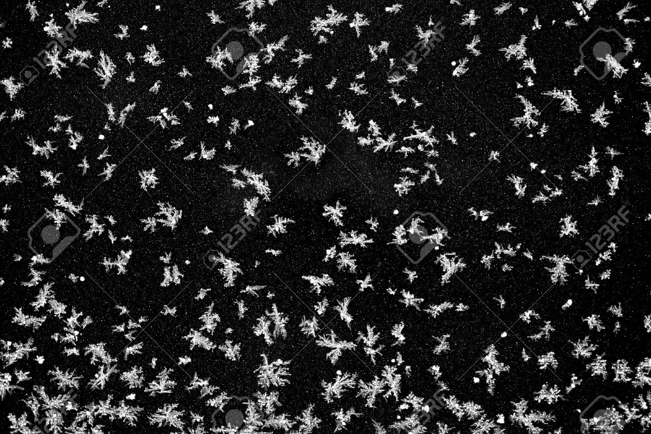 黒の背景に雪の結晶 の写真素材 画像素材 Image