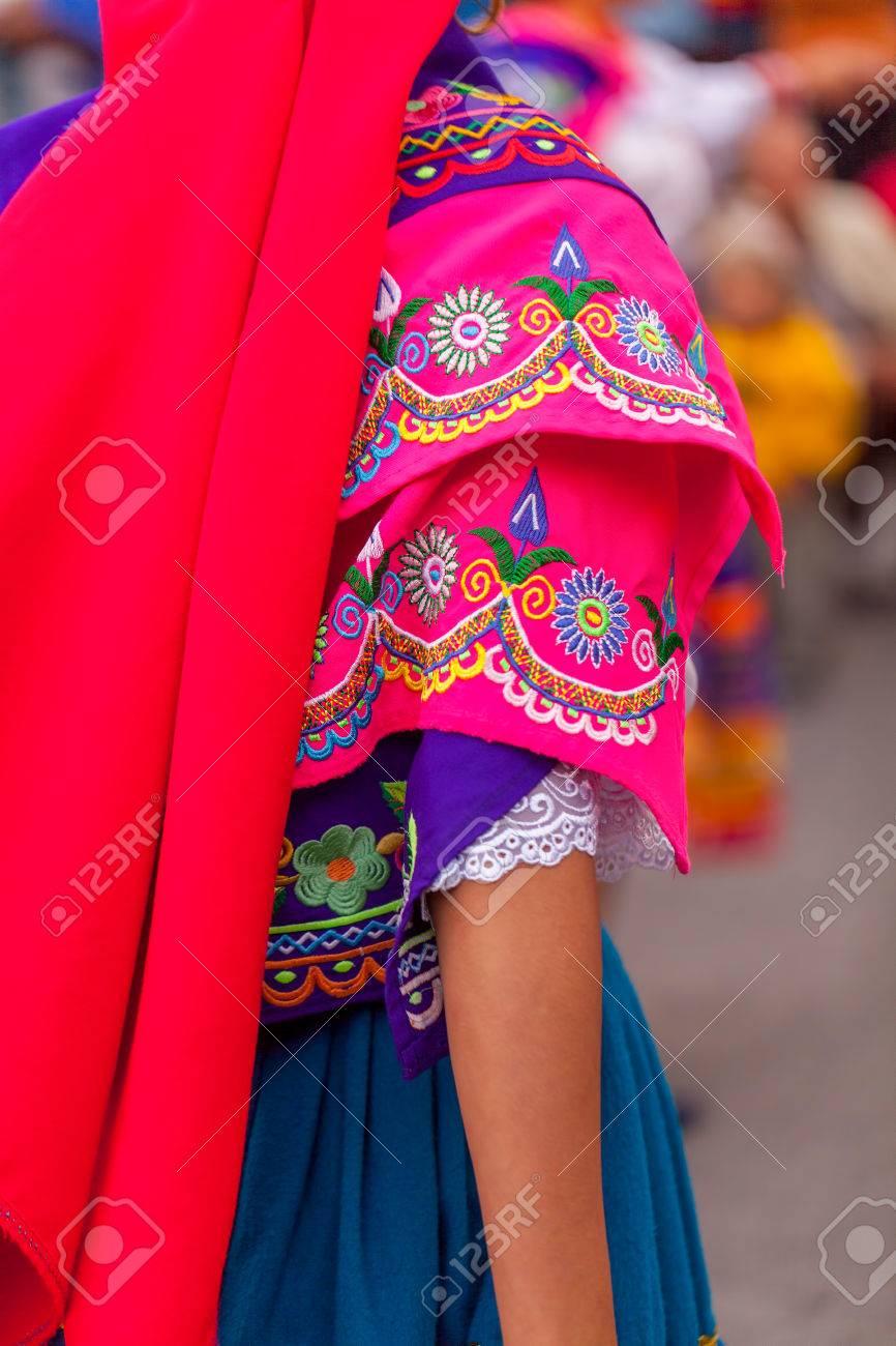 伝統的な民族衣装とエクアドルから刺繍 の写真素材 画像素材 Image