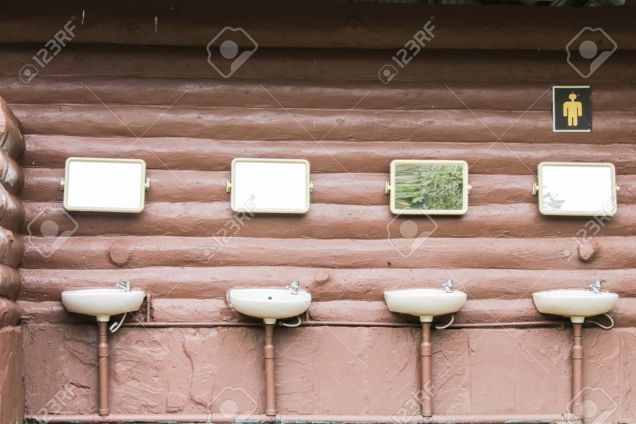 Baños (inglés: Cuarto De Baño) Una Sala Que Se Utiliza Para La ... Baños (inglés: Cuarto De Baño) Una Sala Que Se Utiliza Para La ...