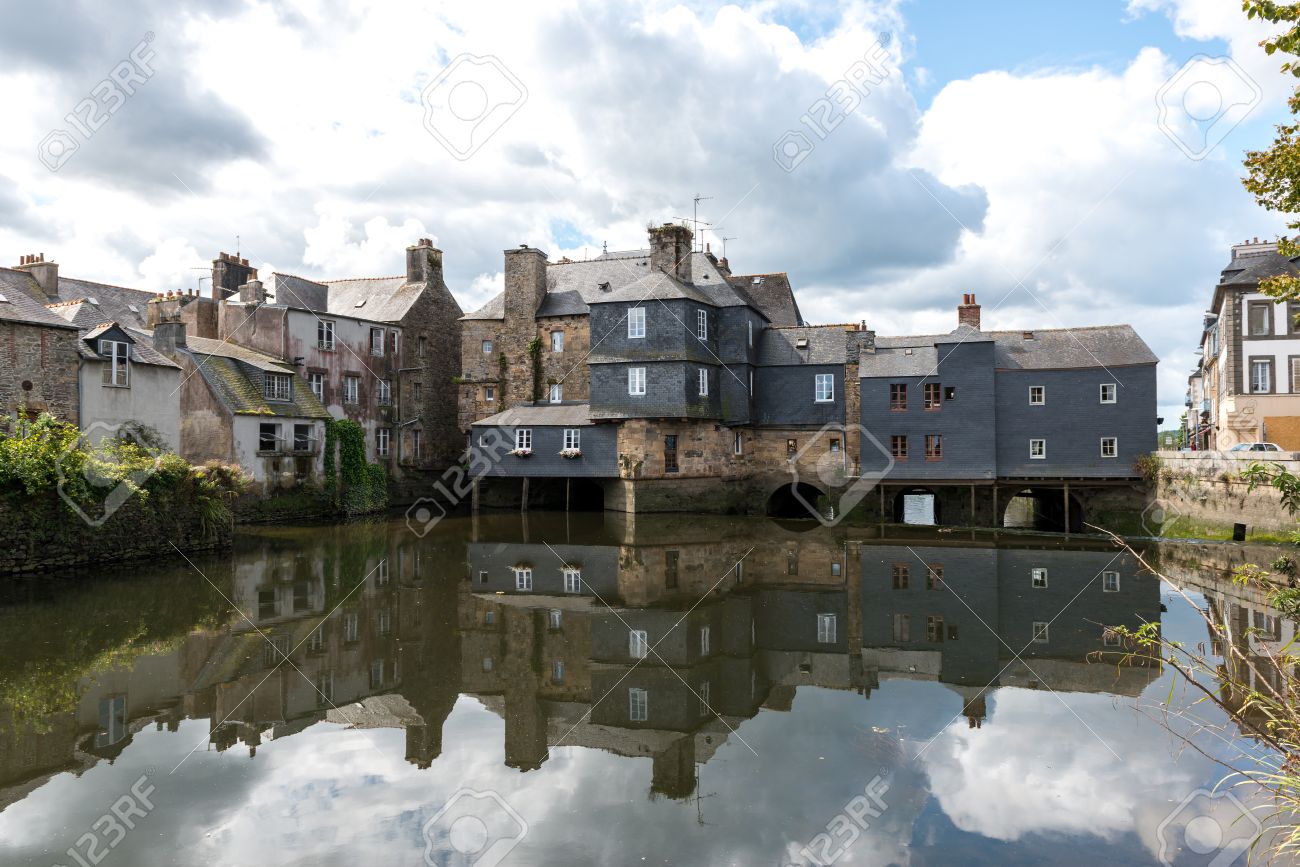 Pont De Rohan Haus Gesaumten Brucke Uber Den Fluss Elorn In