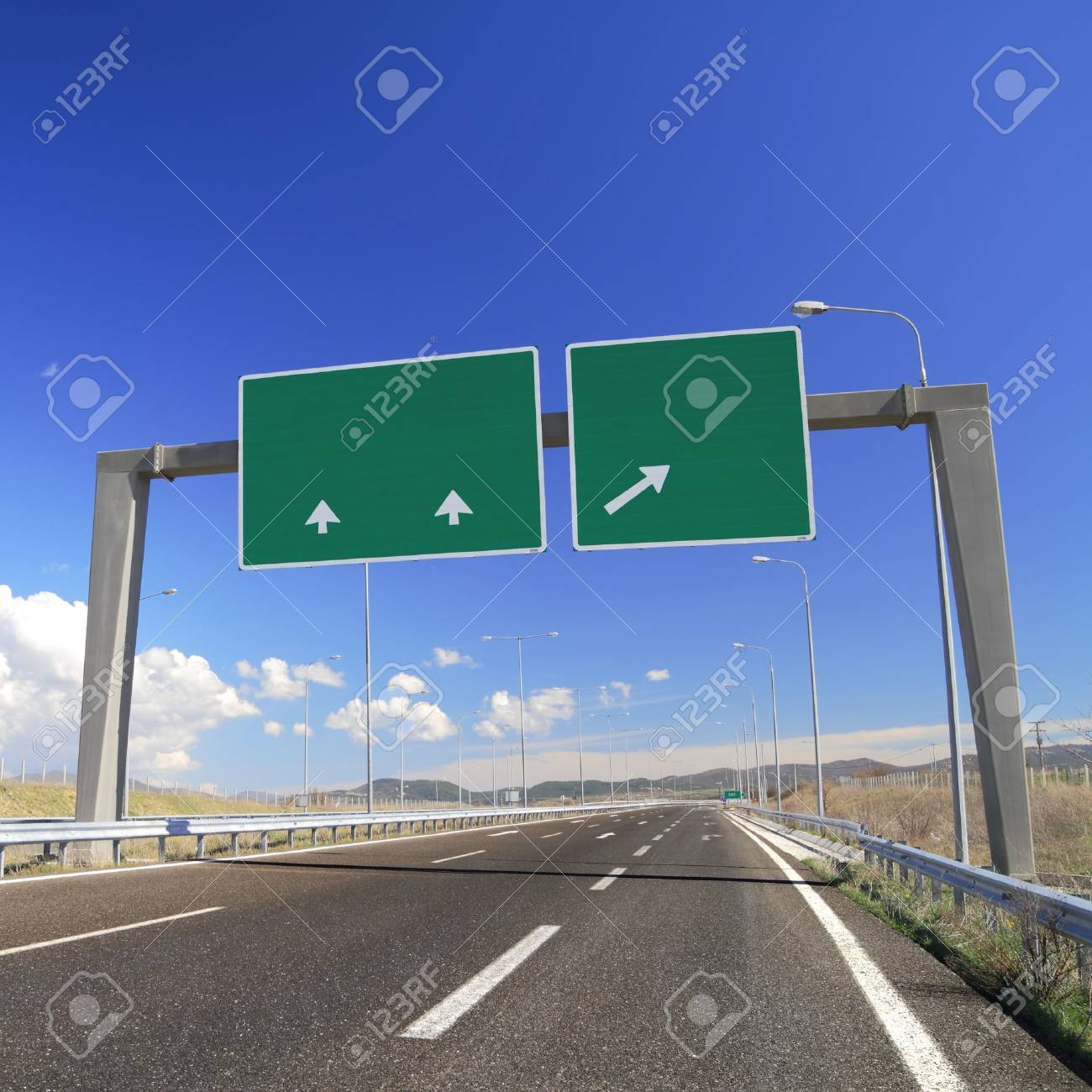 高速道路空白道路標識は独自のテキストを追加します の写真素材 画像素材 Image