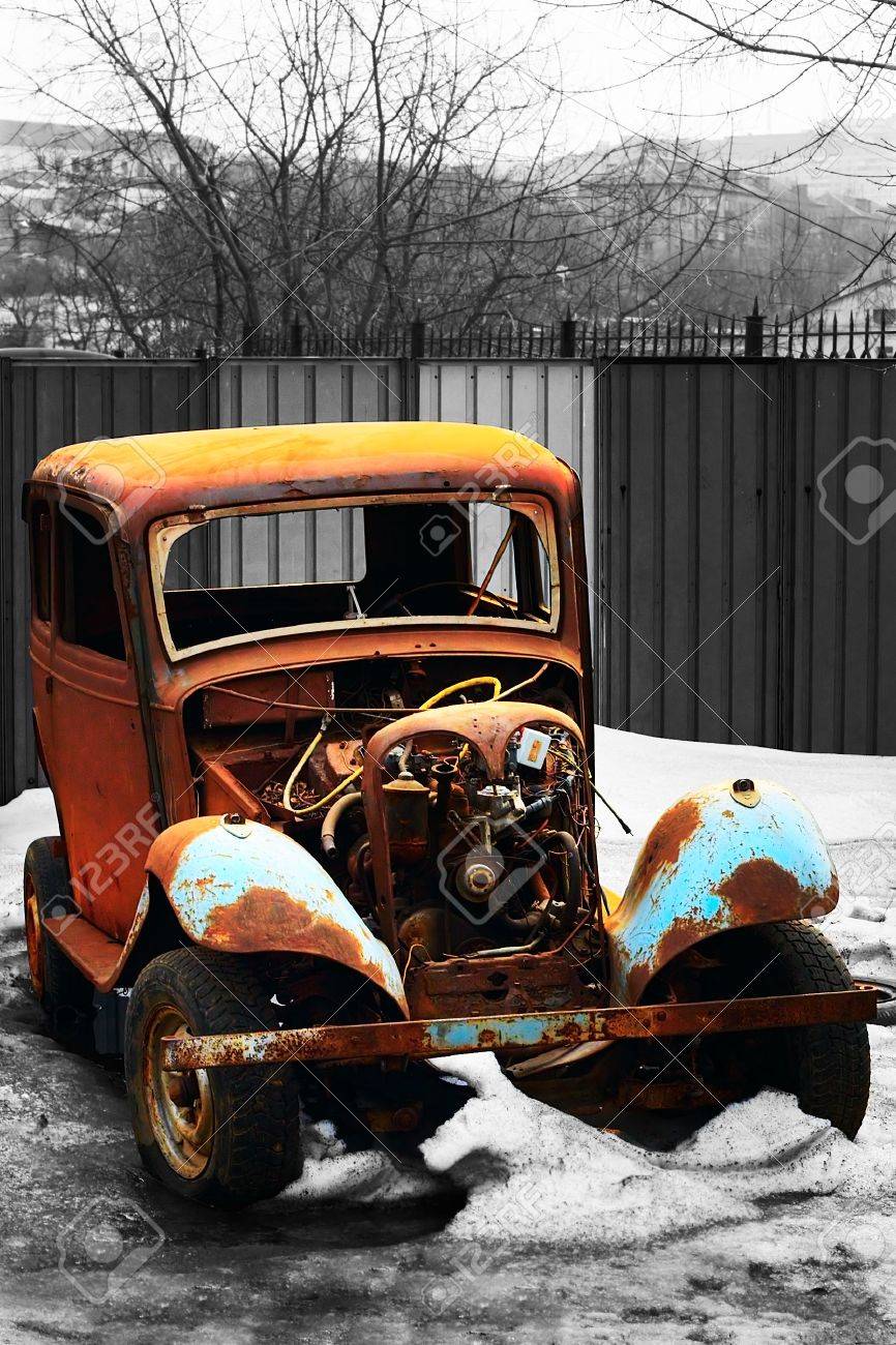 1940 年代の時代のさびたビンテージ車 の写真素材 画像素材 Image