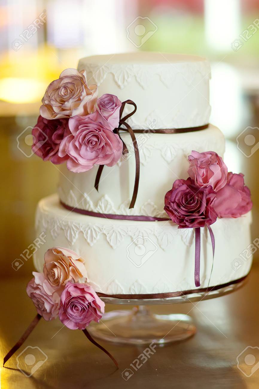 decorative wedding cake at wedding reception. - 29523992 decorative wedding cake at wedding reception. - 29523992